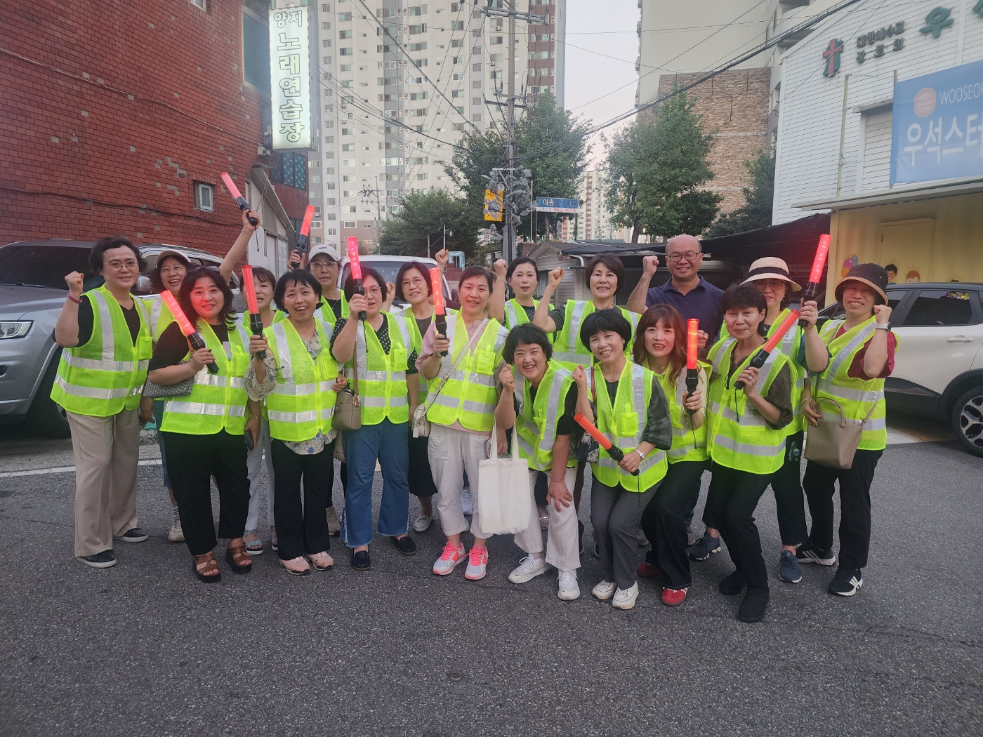 연수구 옥련2동 통장자율회는 지난달 지역 내 치안 강화와 우범화 방지를 위해 다세대 밀집 구역과 치안 취약지역 일대에 야간순찰을 실시했다